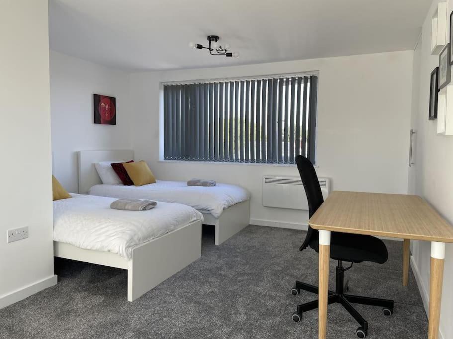 Paradigm House, Modern 2-Bedroom Duplex Apartment 2, Free Parking, Oxford Luaran gambar