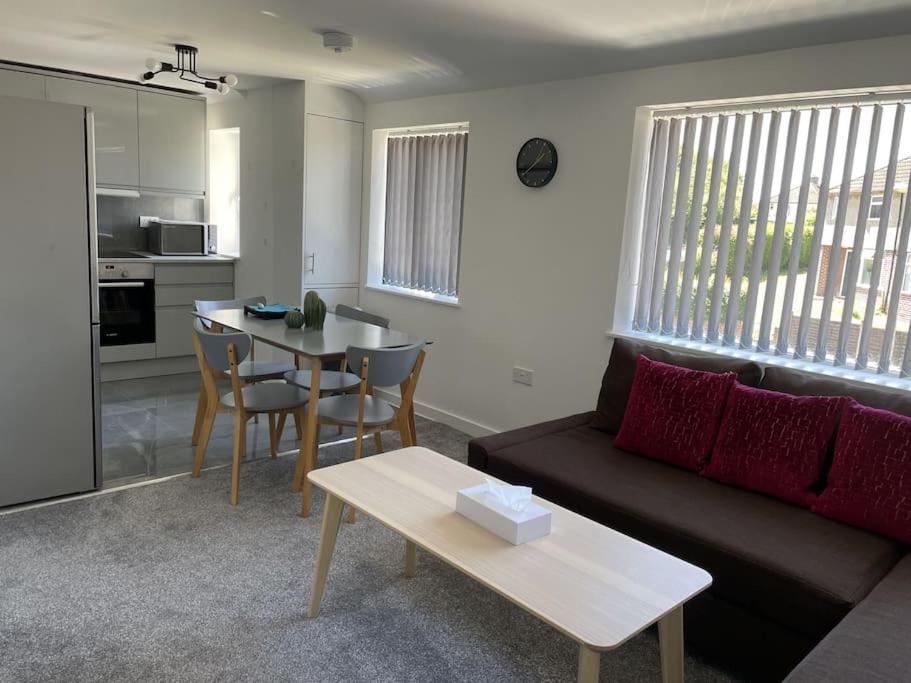 Paradigm House, Modern 2-Bedroom Duplex Apartment 2, Free Parking, Oxford Luaran gambar